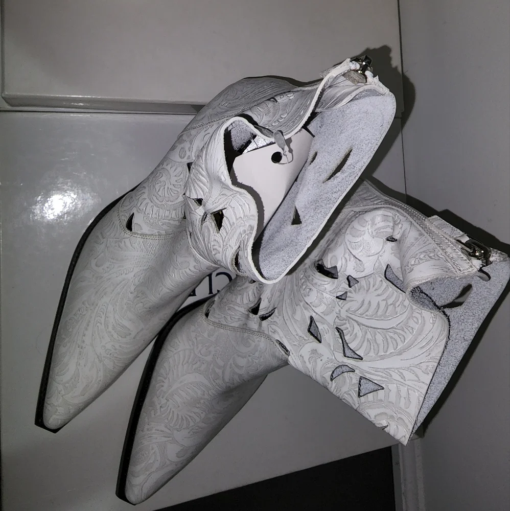 Givenchy - Picture 4 of 6